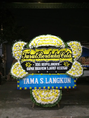 Papan Bunga Duka di Seluas